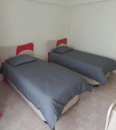 Schone 2-zimmer + Wohnkuche Und Grosser Terasse דירה *