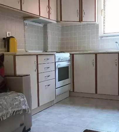 Schone 2-zimmer + Wohnkuche Und Grosser Terasse דירה Yenihisar